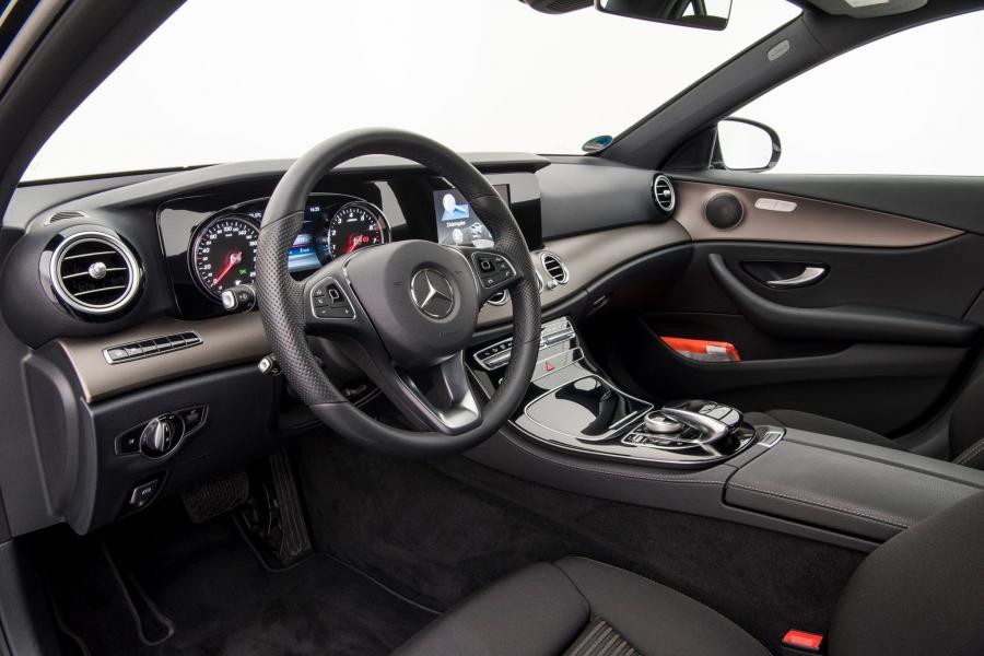 Интерьер Mercedes-Benz E-Class B20 by Brabus 2017 года  (фото 15 из 16)